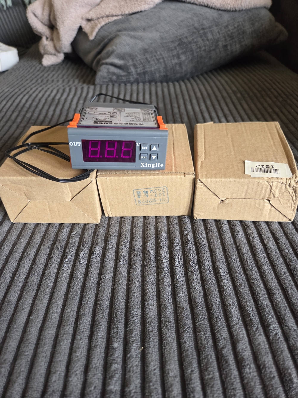 XingHe Digital Temperature Controller with LED Display - Gray